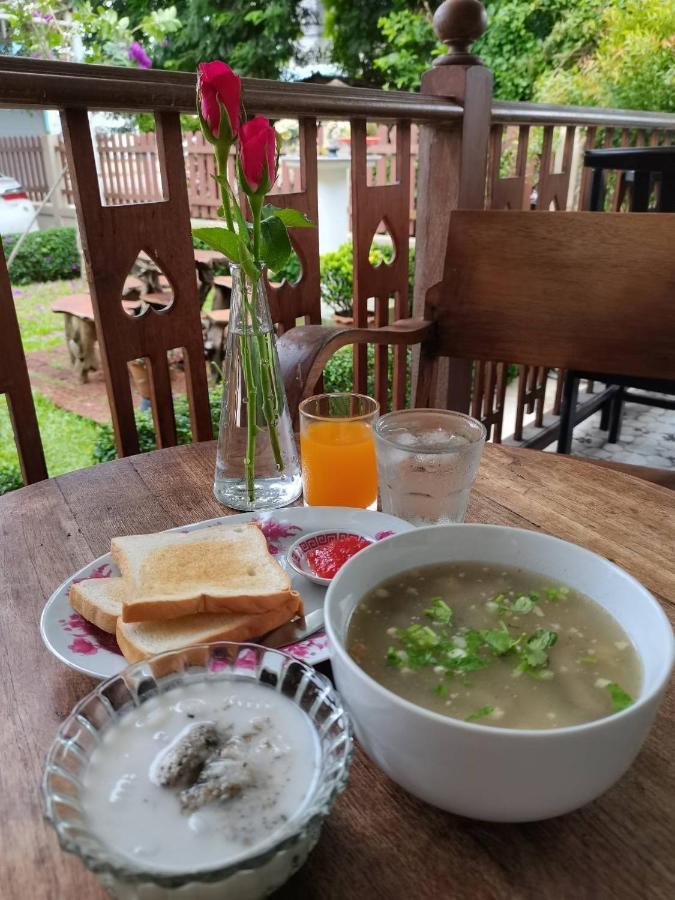 2N Guesthouse Phetchaburi Esterno foto