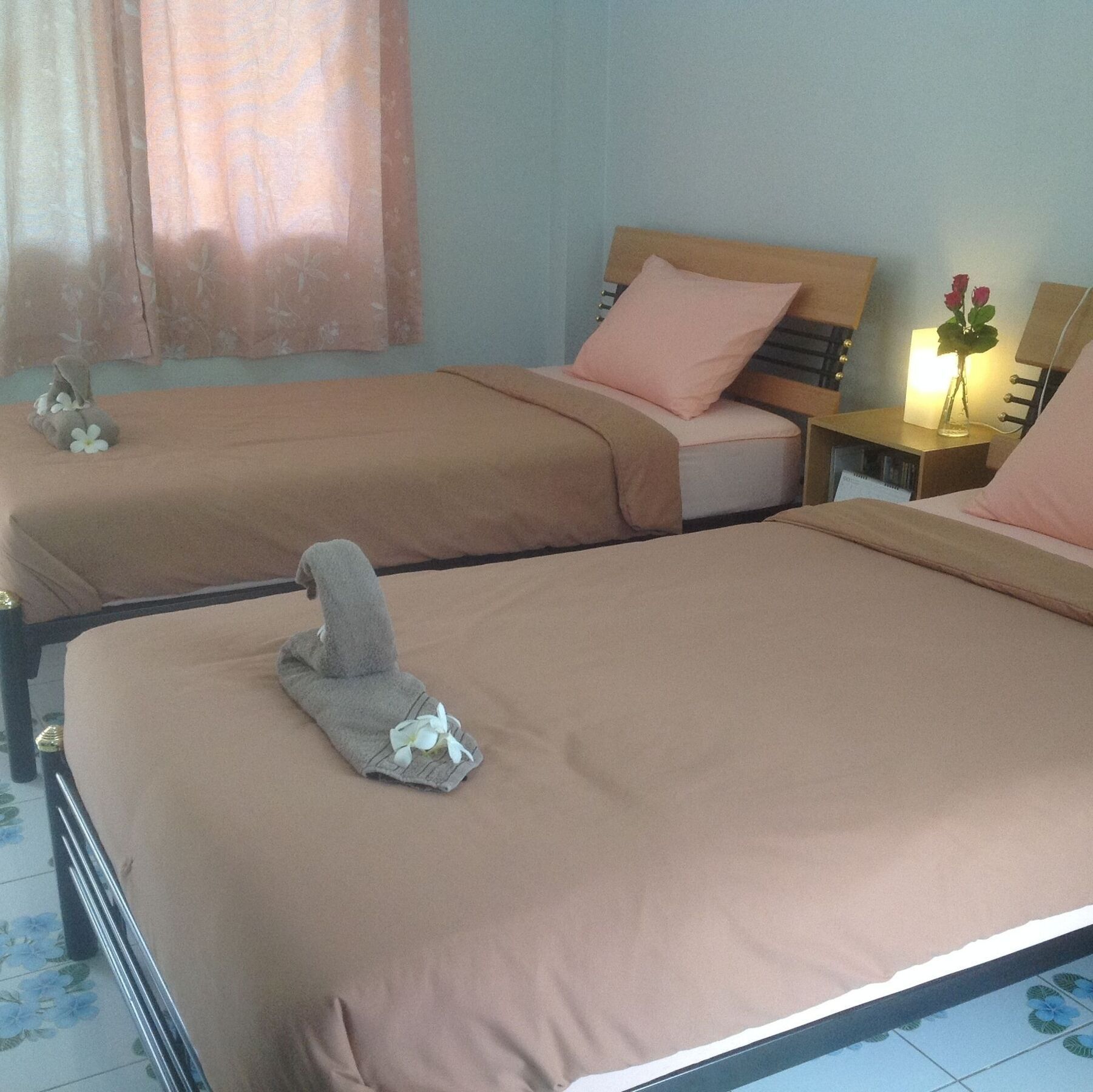 2N Guesthouse Phetchaburi Esterno foto