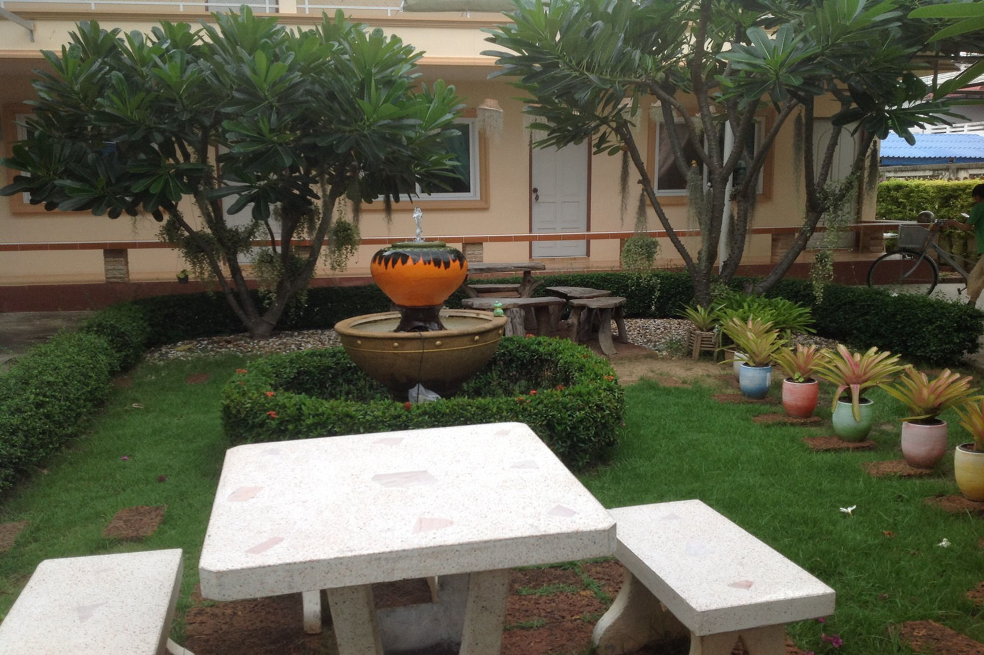 2N Guesthouse Phetchaburi Esterno foto