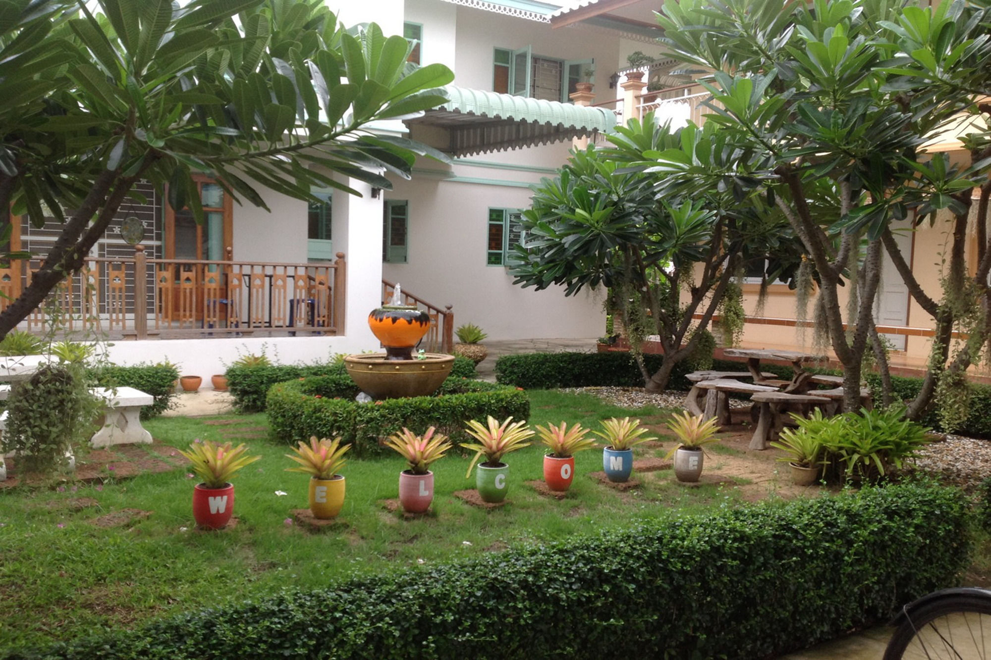 2N Guesthouse Phetchaburi Esterno foto